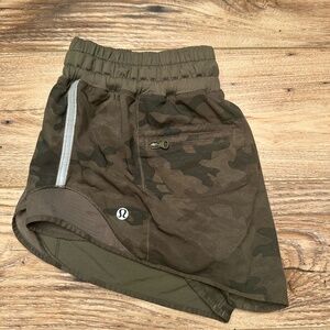 lululemon Hotty Hot Short 2.5" Size 8
